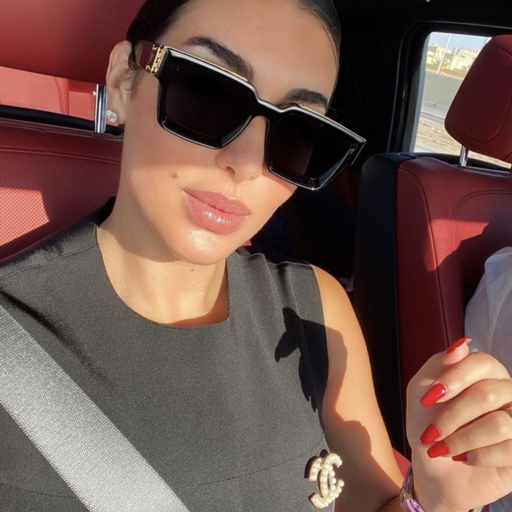 ياسمين صبري تزين خروجات الصباح بإطلالاتها الأنثوية الأنيقة