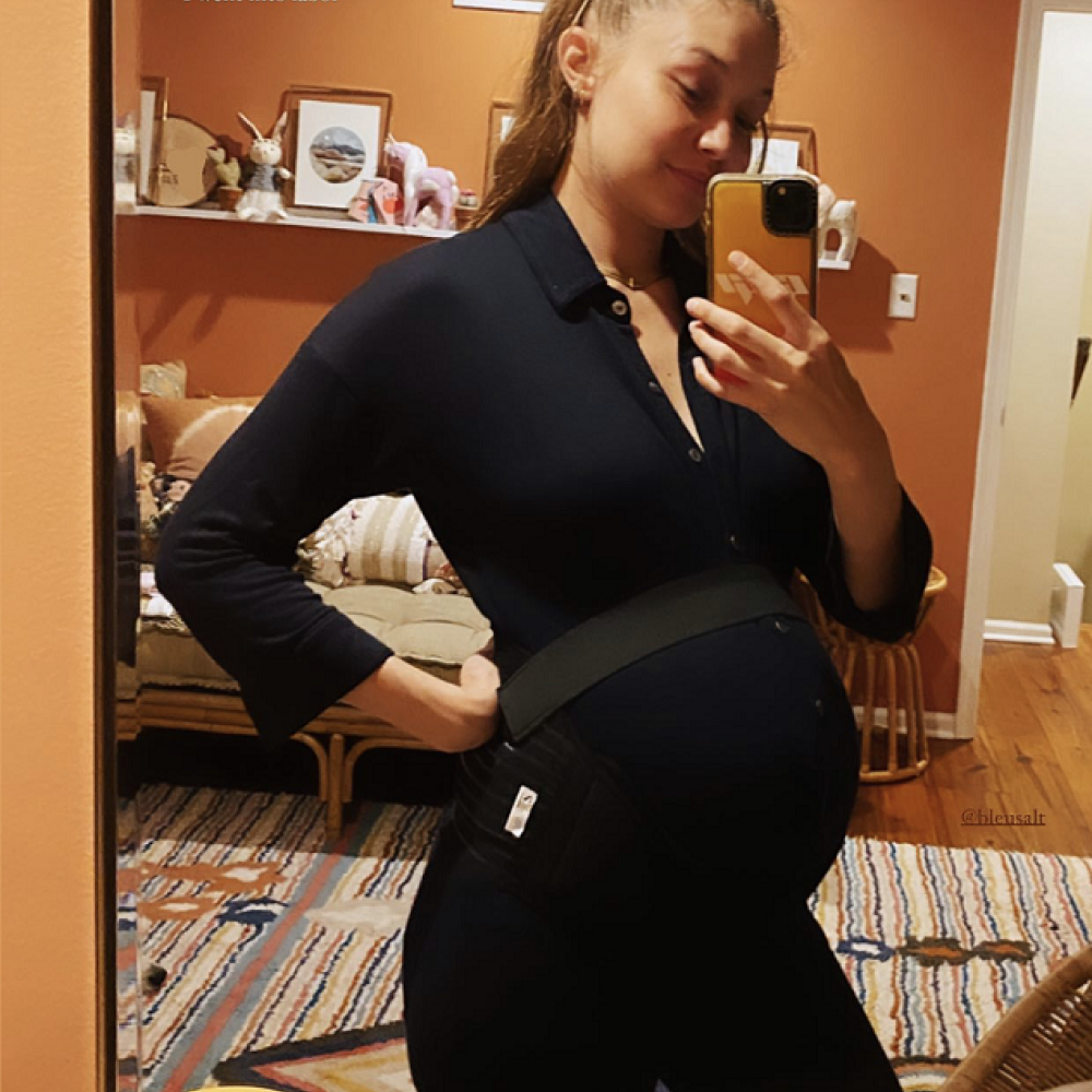 نشرت جيجي حديد صورة لها من قلب غرفة طفلتها قبل موعد ولادتها بيوم