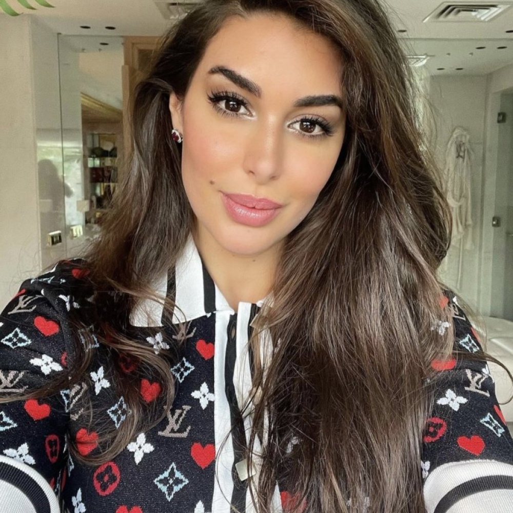 ياسمين صبري تنشر صورة أنثوية جديدة مع بداية العام الجديد