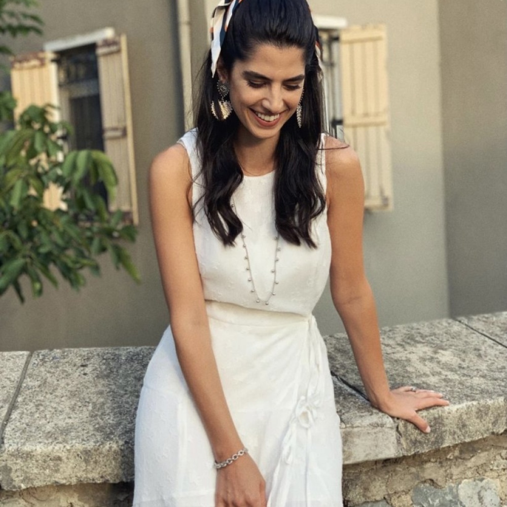 كارمن بصيبص بصورة عفوية من كواليس مسلسل عروس بيروت