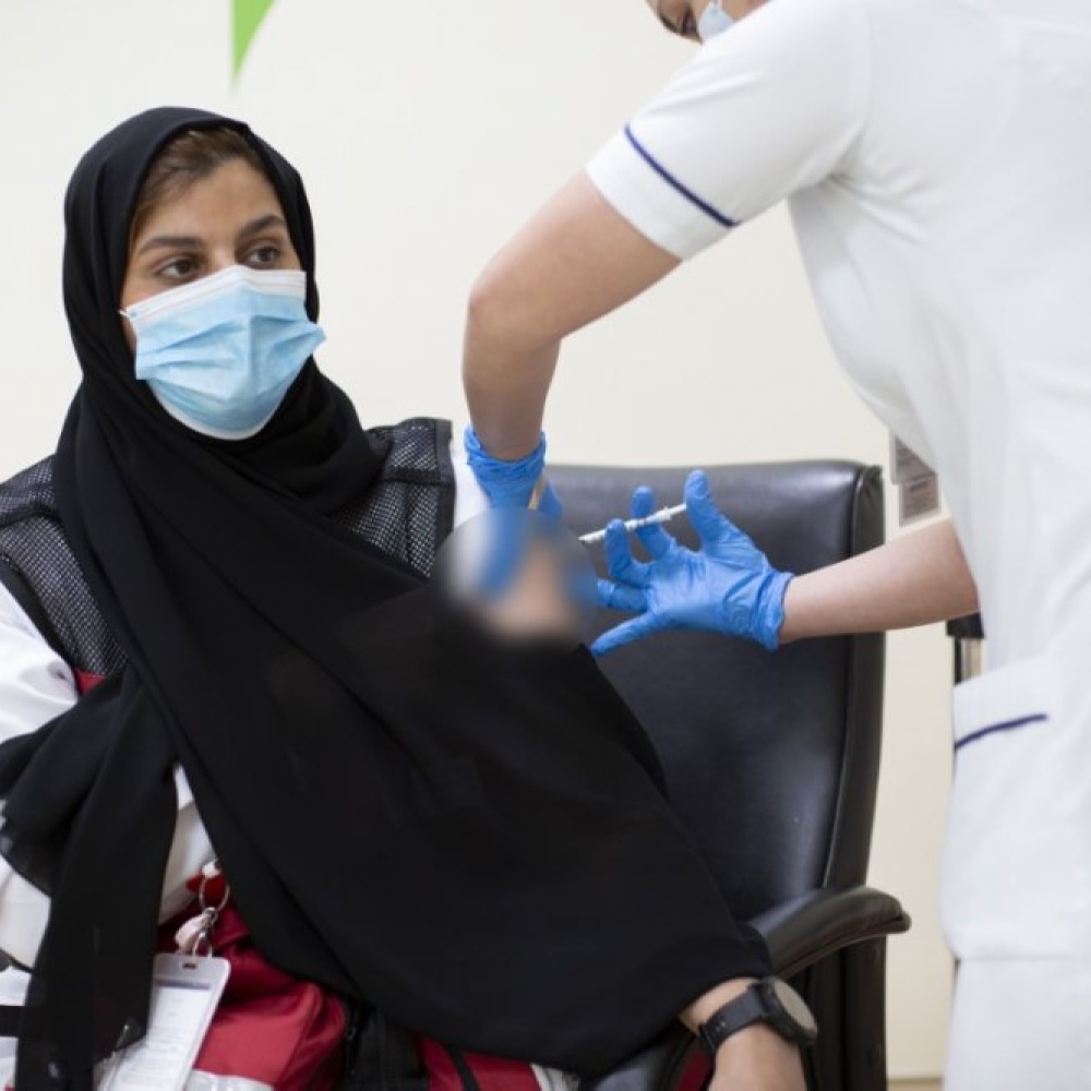 صحة دبي تتابع الحاصلين على لقاح كوفيد 19
