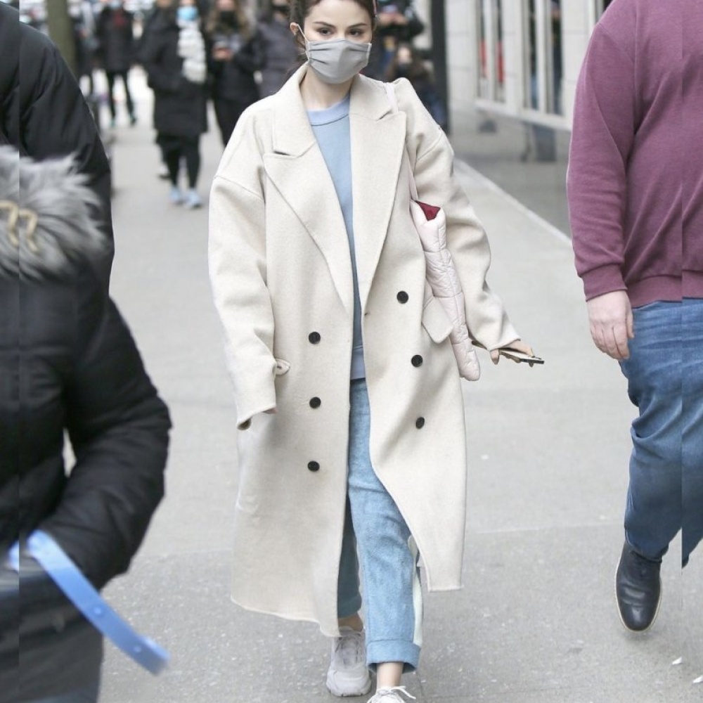 أحدث إطلالات سيلينا غوميز العصرية الراقية في مدينة نيويورك