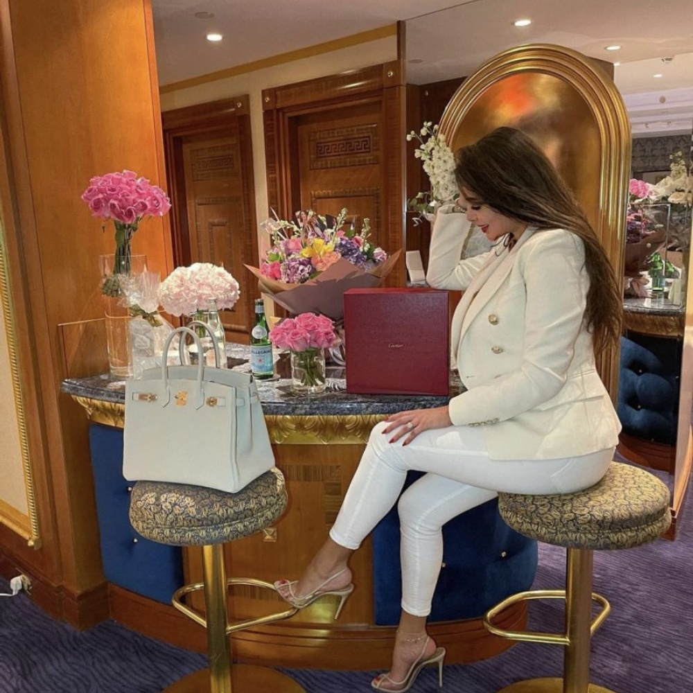 ياسمين صبري تتلقى أجمل هدية في عيد ميلادها من علامة كارتييه