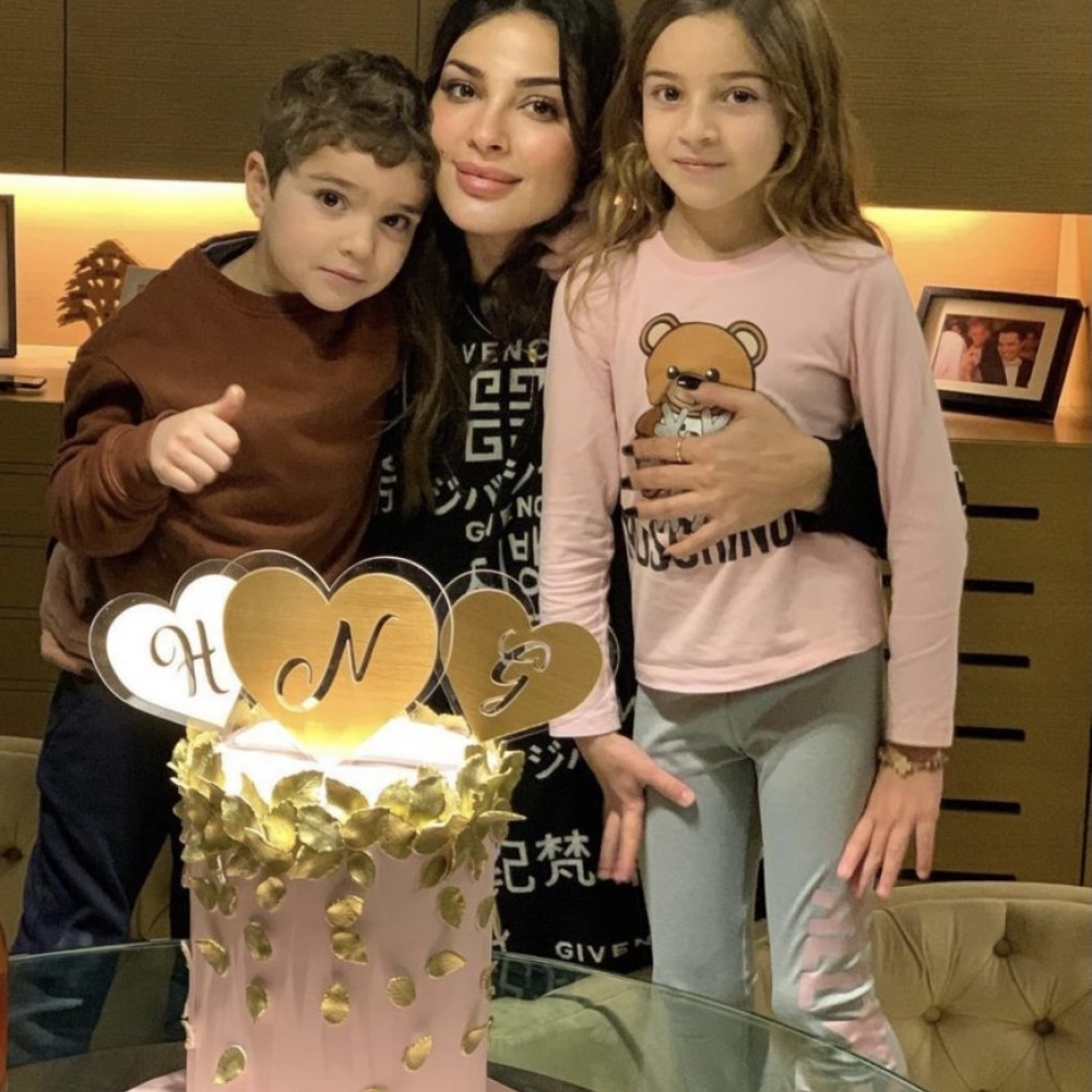 نادين نسيب نجيم تكمل احتفالات عيد ميلادها في المنزل برفقة أولادها