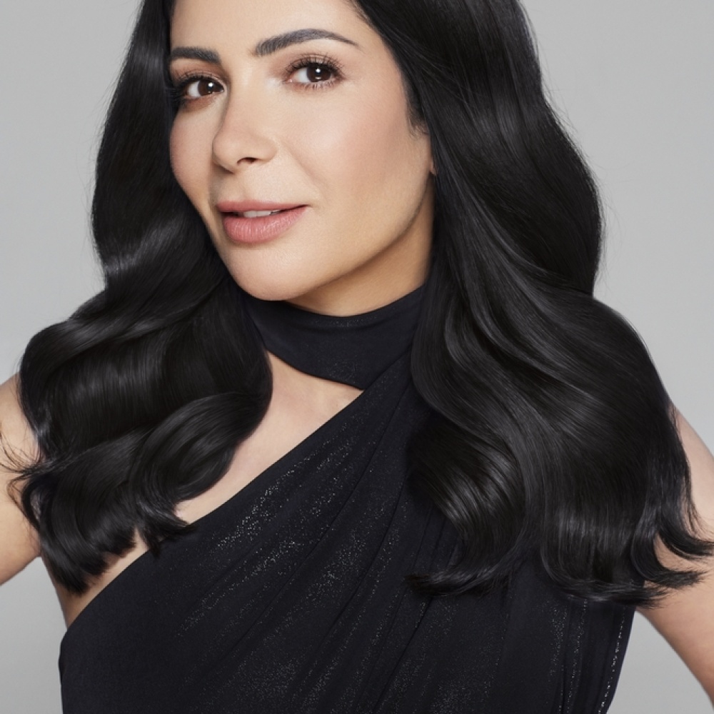 لوريال باريس تعلن عن انضمام النجمة منى زكي لتكون سفيرتها الرسمية الجديدة