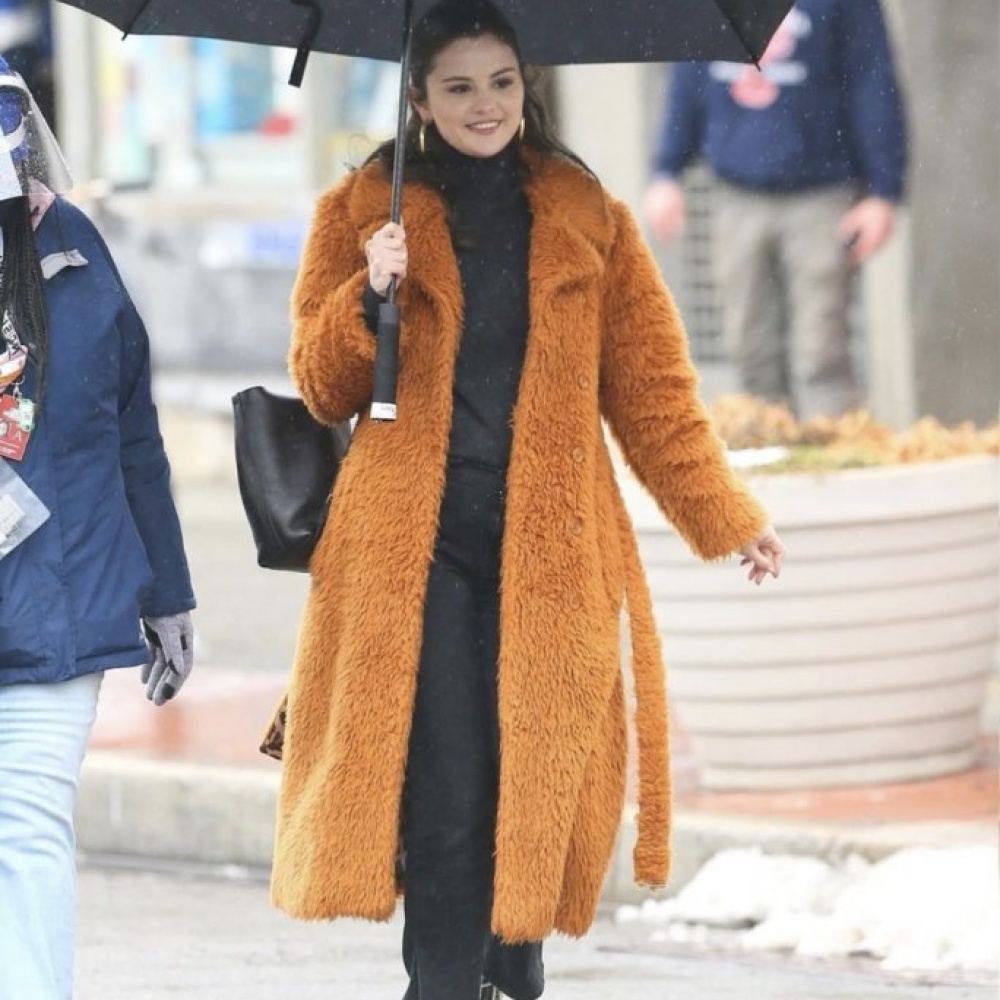 سيلينا غوميز متجهة إلى موقع تصوير فيلمها الجديد في مدينة نيويورك