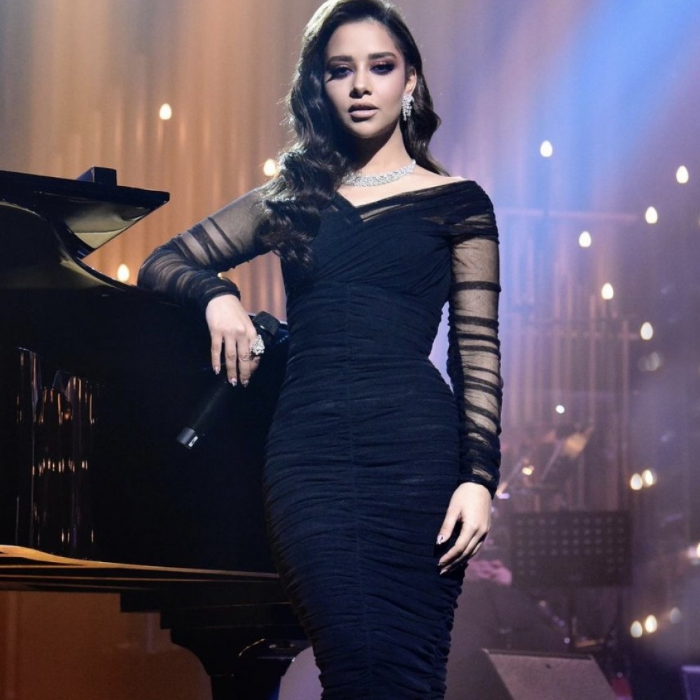 إطلالة مثالية اعتمدتها بلقيس فتحي في برنامج أغاني من حياتي