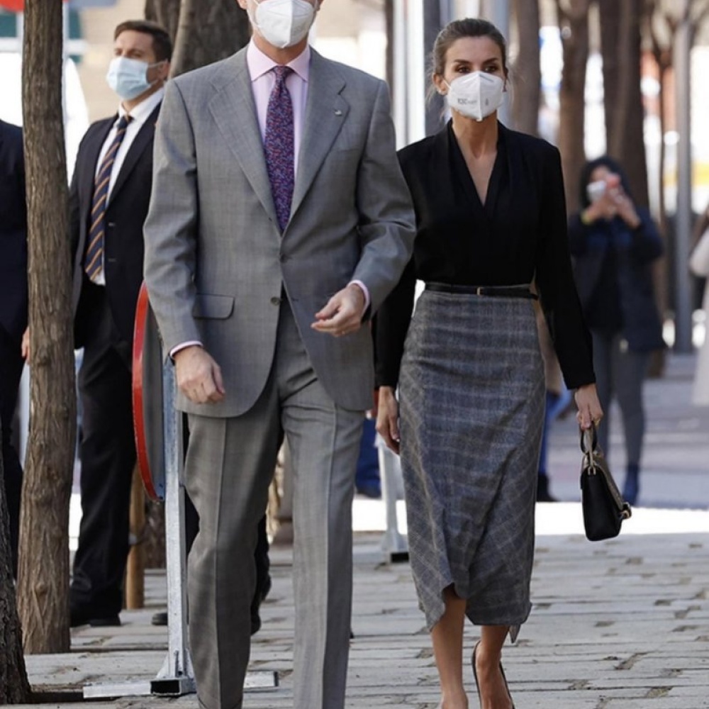 الملكة ليتيزيا والملك فيليب السادس يزوران مصنع Royal Tapestry في مدريد