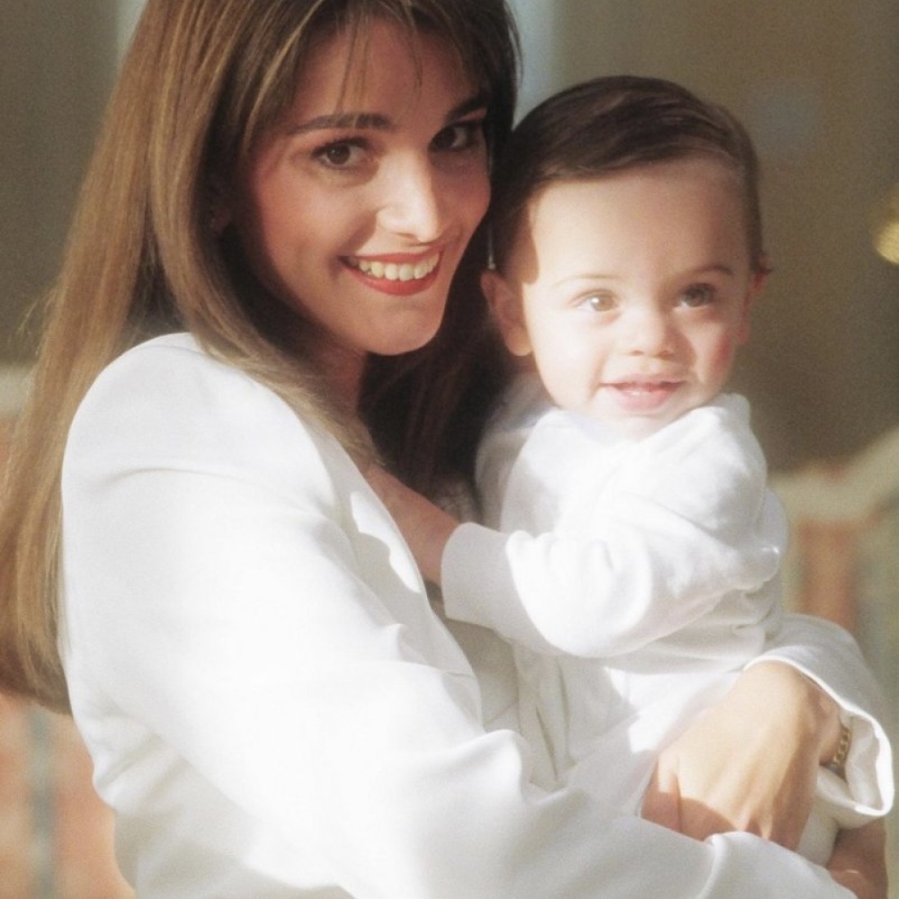 الملكة رانيا تنشر صور قديمة برفقة أولادها بمناسبة عيد الأم