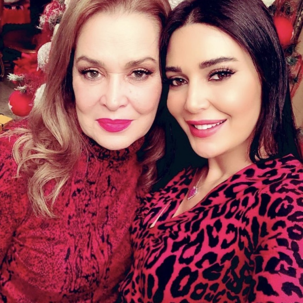 سيرين عبد النور تنشر صورة لطيفة برفقة والدتها في عيد الأم