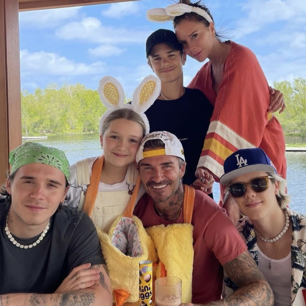 ديفيد وفيكتوريا بيكهام يستمتعان برفقة أولادهما في العطلة