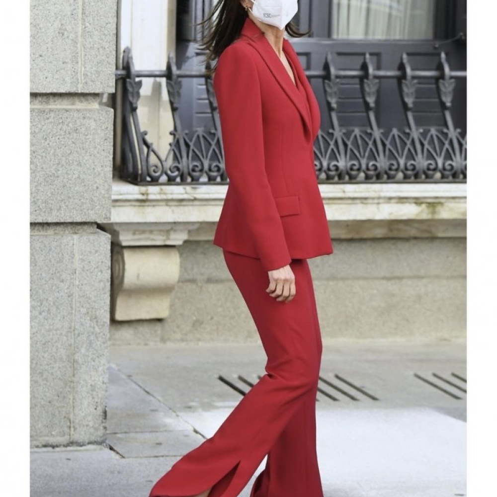 أحدث إطلالات الملكة ليتيزيا المثالية باللون الأحمر