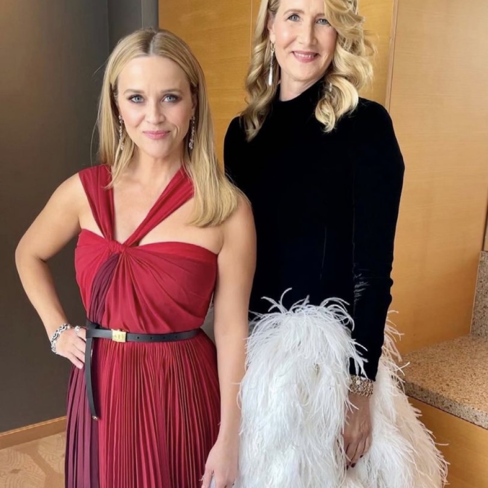 ريس ويذرسبون مع لورا ديرن في حفل الأوسكار 2021