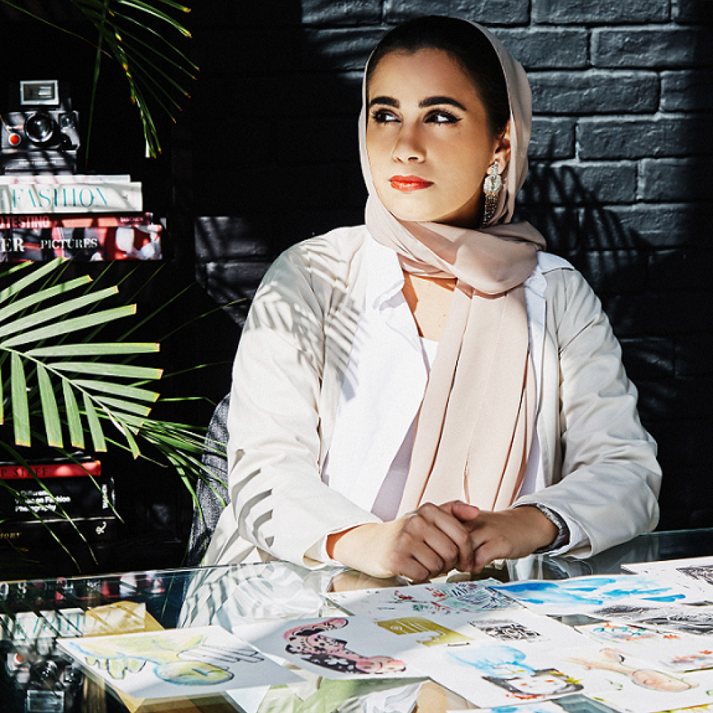 الفنانة والكاتبة الإماراتية عليا الشامسي لـ"هي" : لدينا موروث ثقافي لا يمكن تقدير ثمنه والمستقبل في الجيل القادم