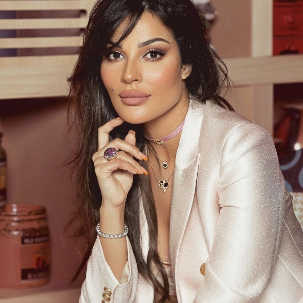 إطلالة أنيقة وراقية اختارتها نادين نسيب نجيم في برنامج فورتي الأمس