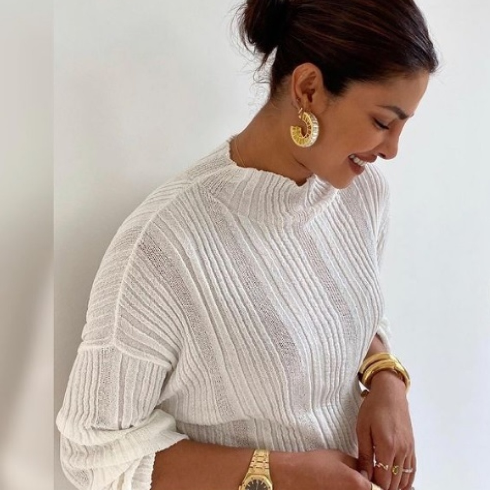 بسيطة وأنيقة.. بريانكا شوبرا في آخر إطلالاتها - من حسابها على انستغرام