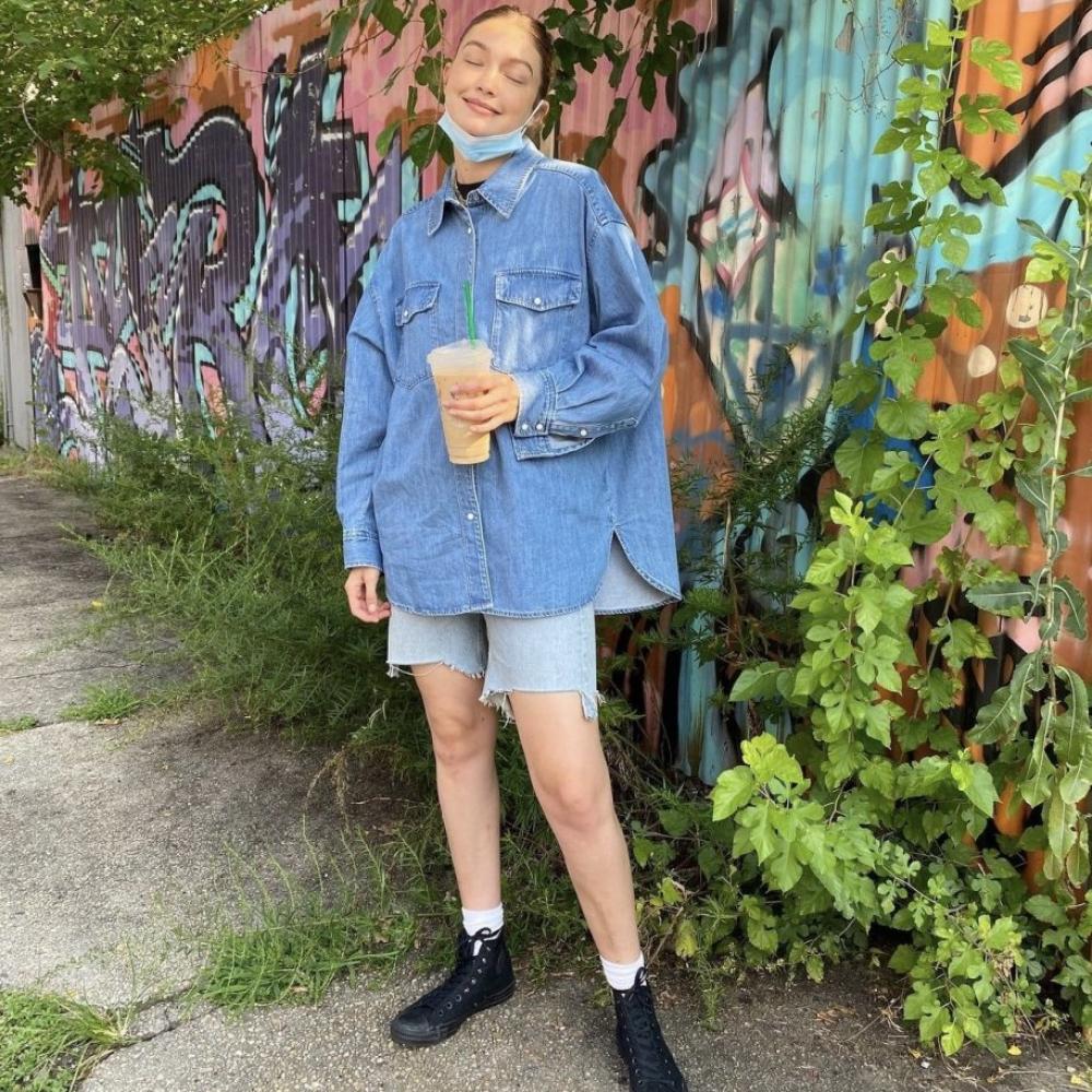 جيجي حديد تصبح على متابعيها على انستغرام بهذه الصورة الجديدة