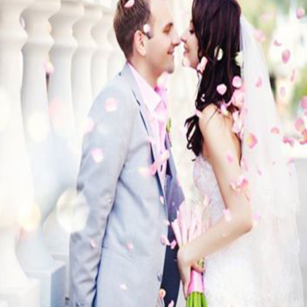 بالفيديو: عروس فلسطينية تفاجئ عريسها بالغناء له .. فماذا غنت؟