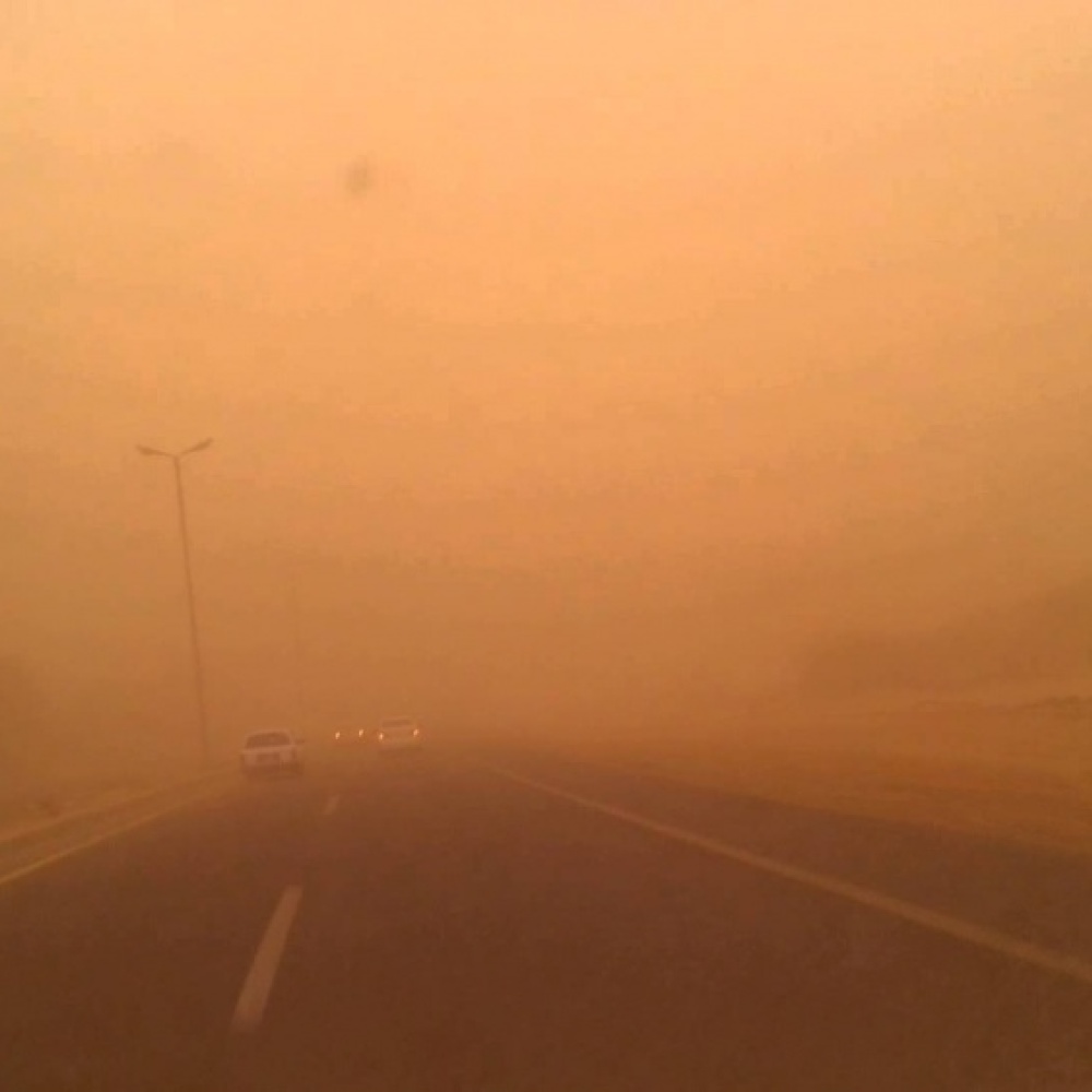 بالفيديو: عاصفة ترابية تضرب طائرة ركاب سعودية