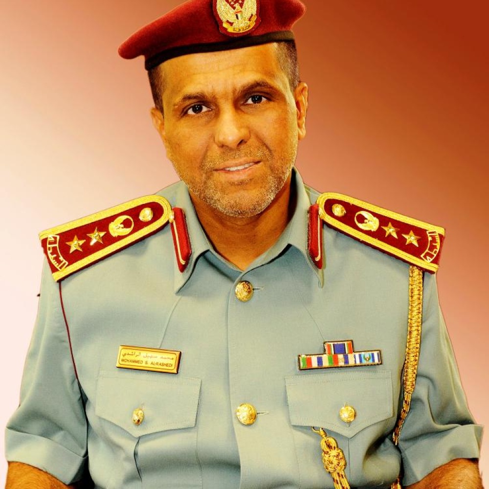 لصوص يتابعون أحد عملاء البنوك ويسرقون 100 ألف درهم