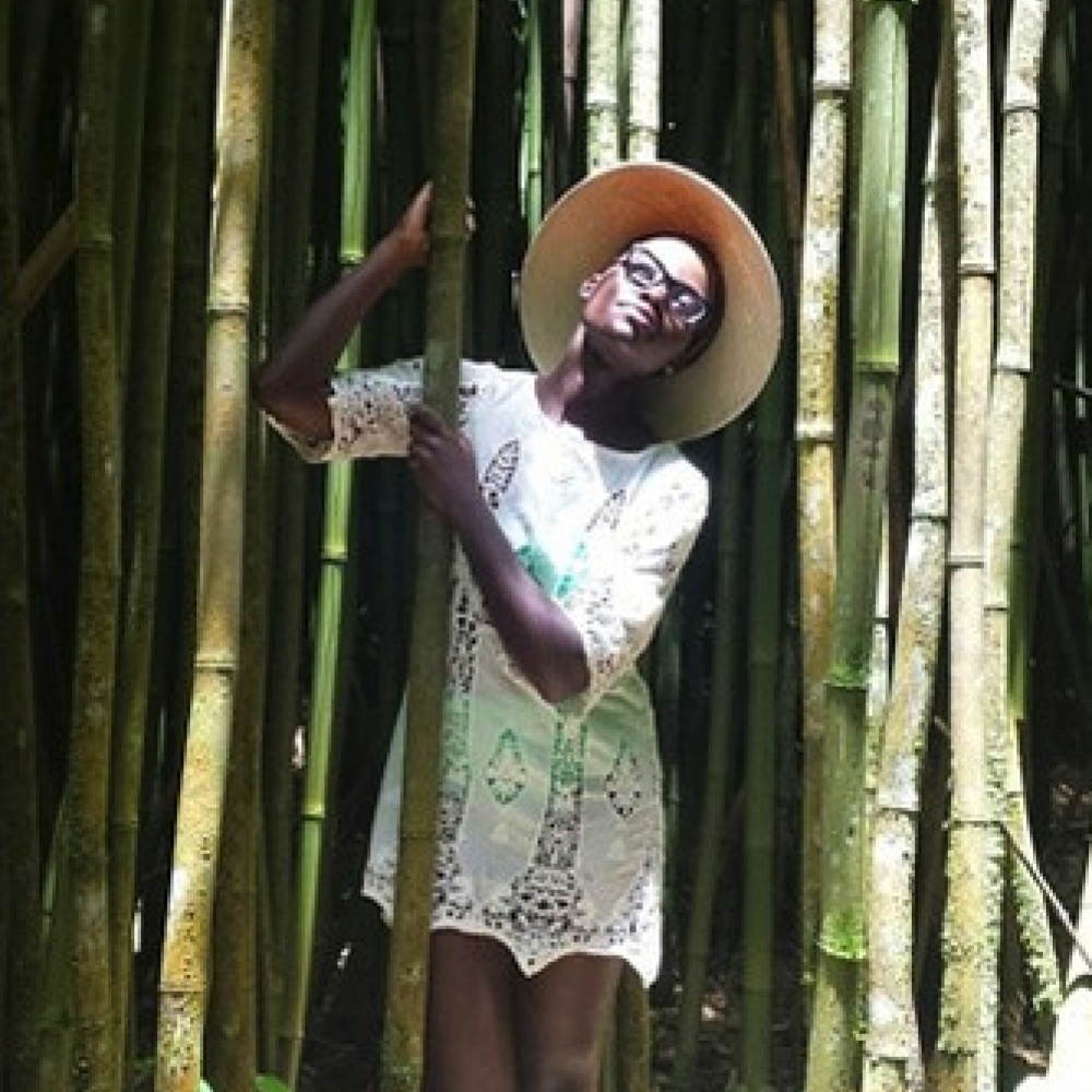 Lupita Nyong في رحلة استكشاف بين الأدغال