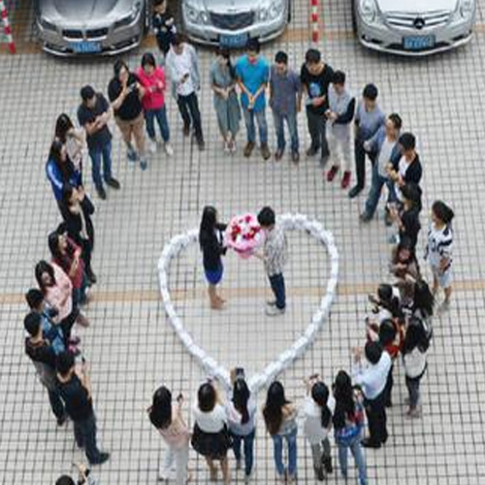 طلب يدها بـ99Iphone ... فماذا فعلت؟