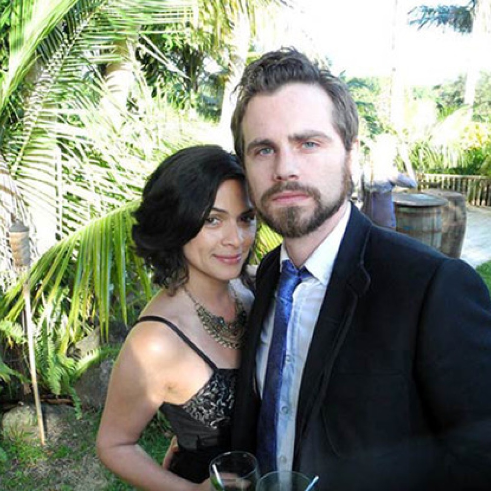 ريدر سترونغ يتزوج صديقته ألكسندرا باريتو