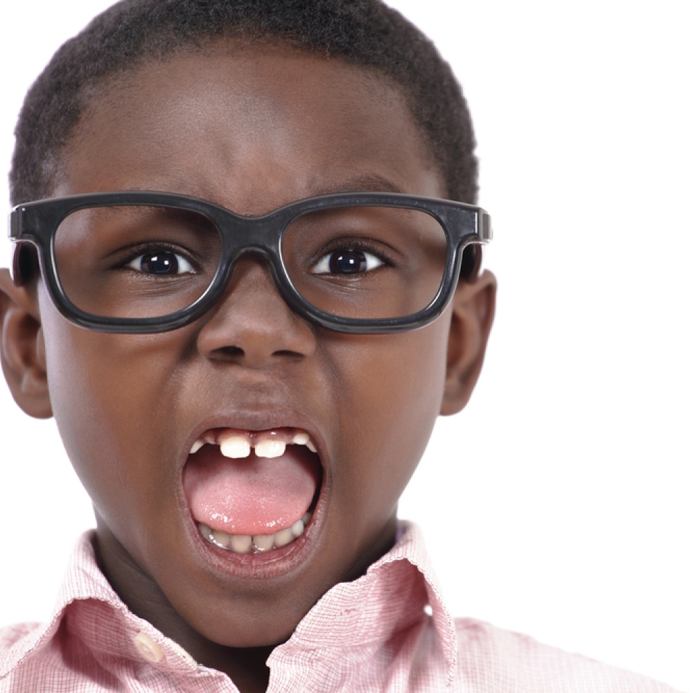  بالفيديو: لن تتوقع ردة فعل هذا الطفل على نبأ حمل والدته! 