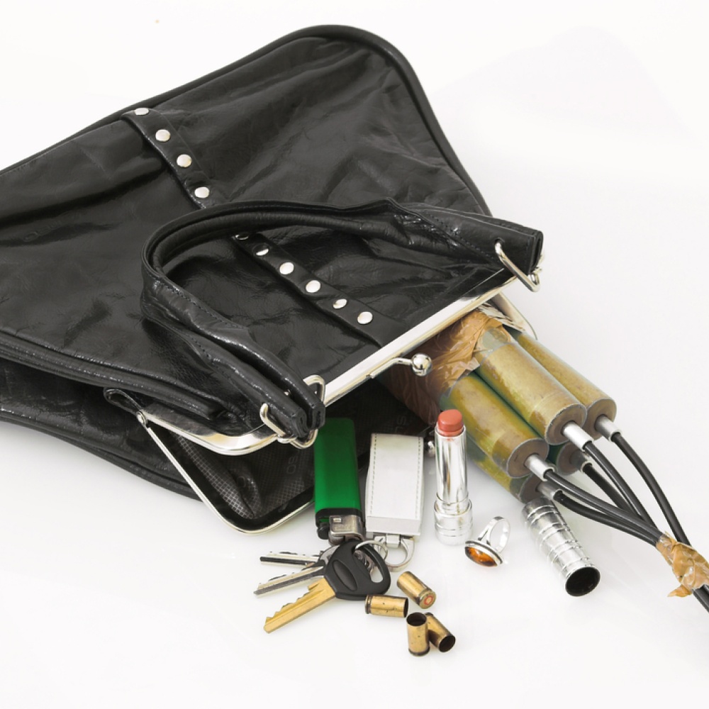 مسافرة من جدة تثير الذعر بمطار القاهرة من وجود قنبلة بحقيبتها