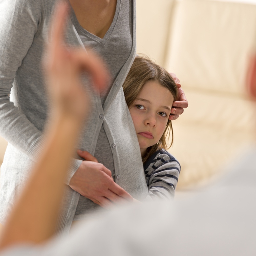 كيف تربين الأطفال المعنفين؟