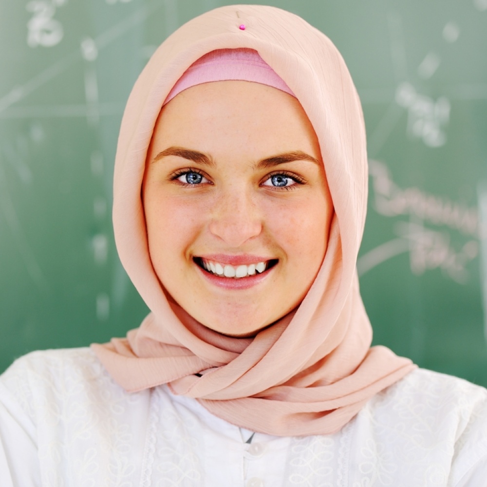 ما حكم تنظيف الأسنان بالفرشاة والمعجون في نهار رمضان