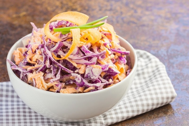 طريقة عمل سلطة الجزر والملفوف بالمايونيز لمائدة إفطار رمضان 2022