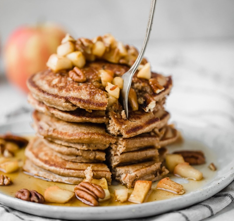 طريقة عمل بان كيك بالتمر والقرفة