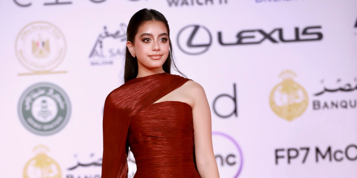 ياسمينا العبد نجمة الإطلالات الشبابية الأنيقة بلا منازع في 2025.. شاهدوا أجملها تزامنًا مع طرح مسلسلها الجديد ”ميد ترم”