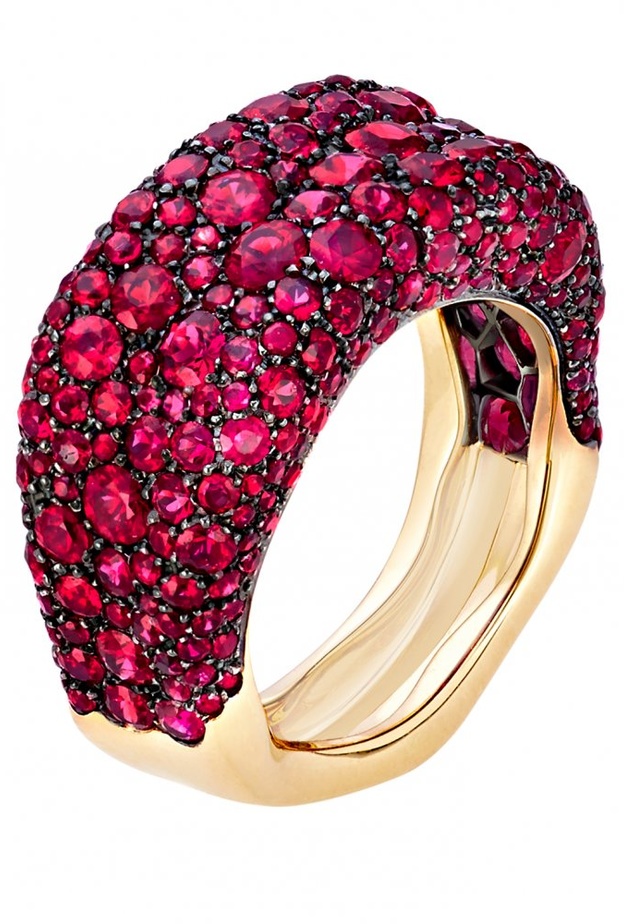 خاتم فابرجيه من الذهب والياقوت