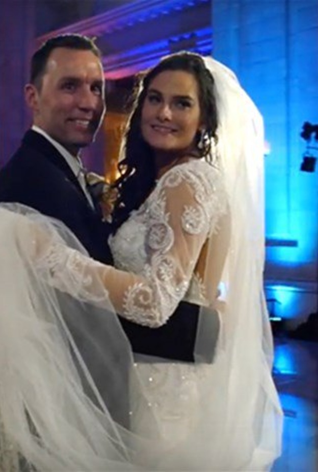 العروس في رقصتها مع العريس