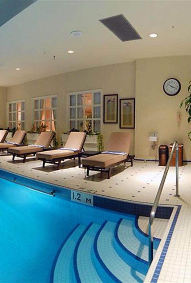 فندق The Sutton Place - حوض السباحة The Sutton Place Hotels - Pool