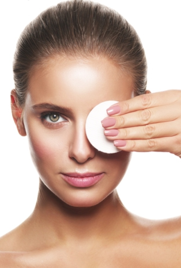 ازالة مكياج العين