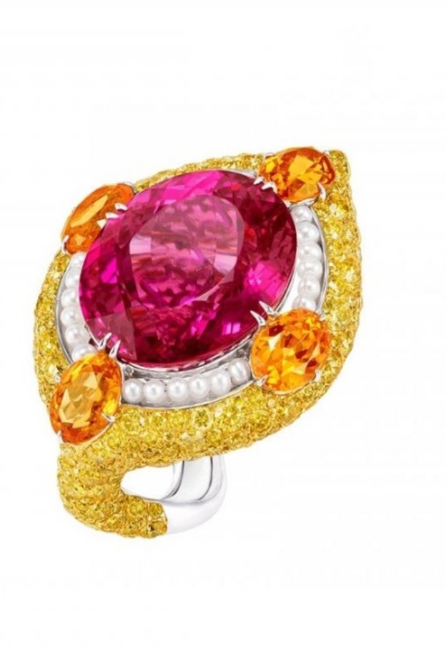 خاتم تيفاني آند كو مرصعا بالياقوت الأصفر