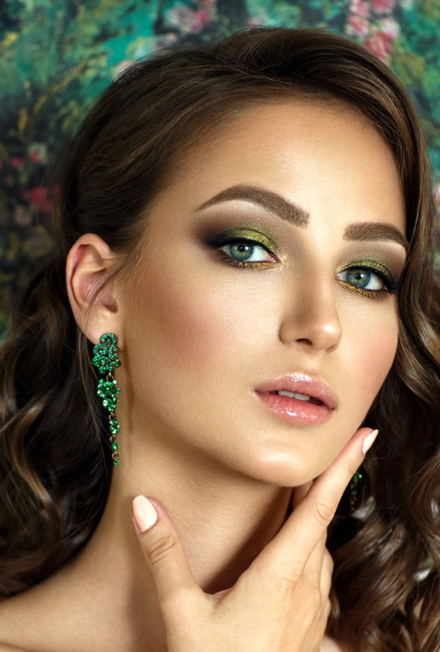 الألوان الخضراء مع الترابية