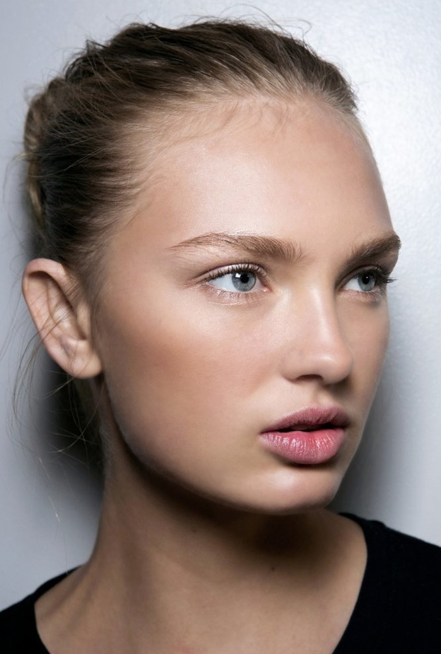 تعلمي أسرع طريقة لمكياجك اليومي