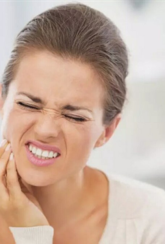 ألم الأسنان يمكن التخلص منه بالعلاجات المنزلية