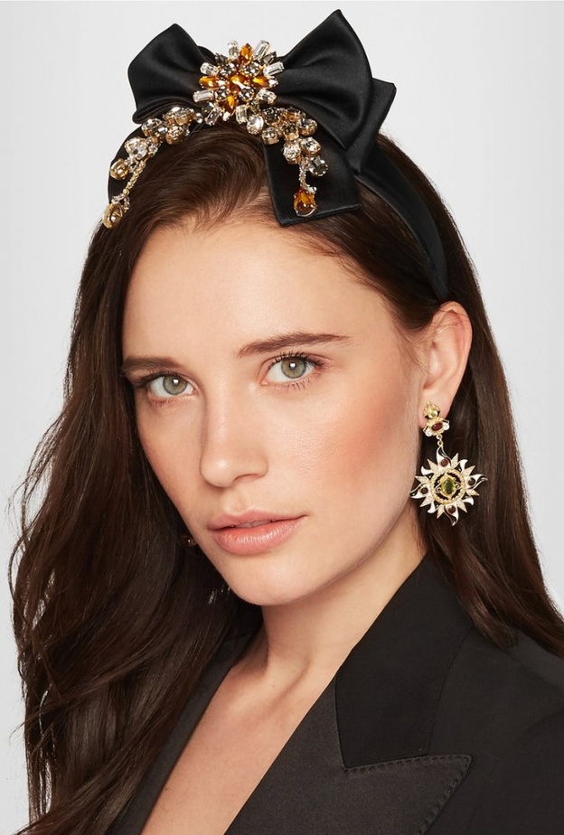 اكسسوارت شعر لافتة لسهراتك