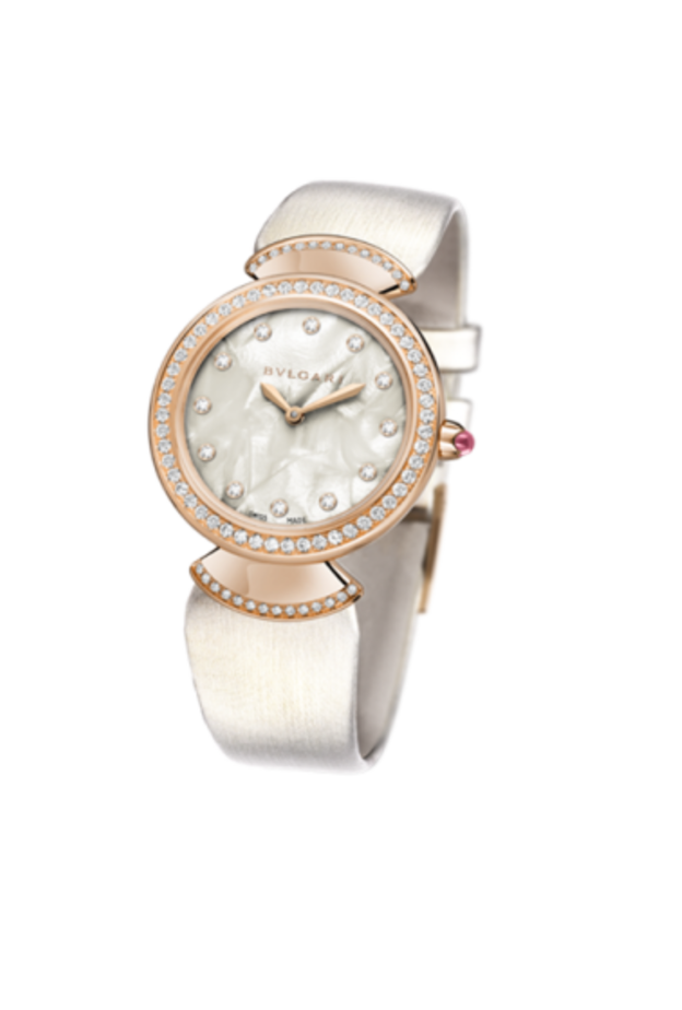 ساعة أنيقة باللون الأبيض من بلغاري مع الماس