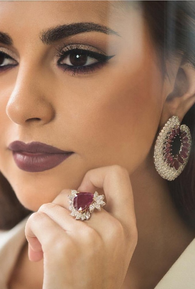 فاليري أبو شقرا ‏لا تتخلى عن تسريحات شعر الويفي الكاري