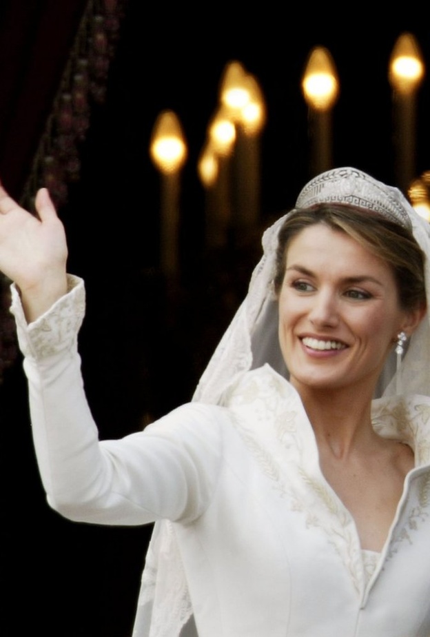 ليتيزيا أورتيز ترتدي مجوهرات ملكية أسبانية في حفل زفافها