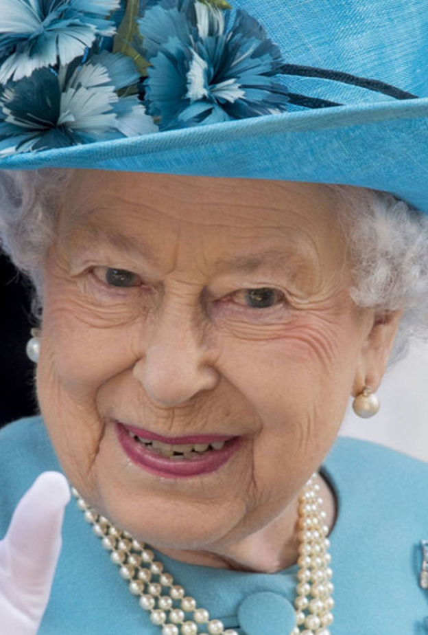 الملكة إليزابيث قد تستخدم الهليكوبتر في يومها المزدحم