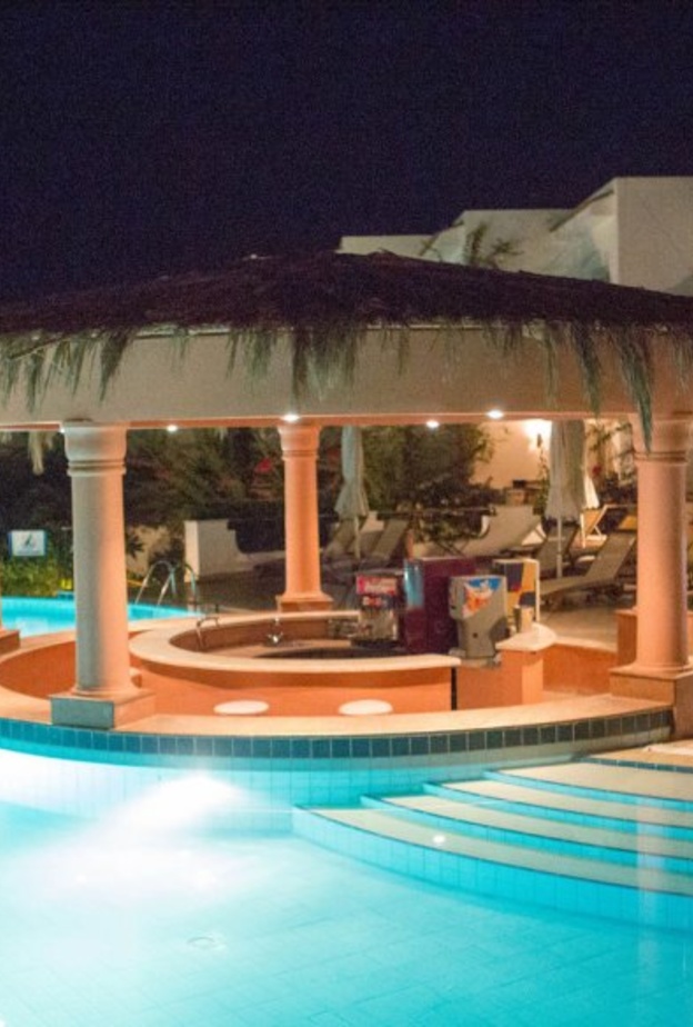 فندق إيبروتيل بالاس يوجد في الطرف الجنوبي من مدينة شرم الشيخ