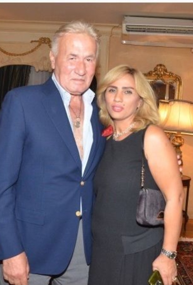 عزت أبو عوف وزوجته