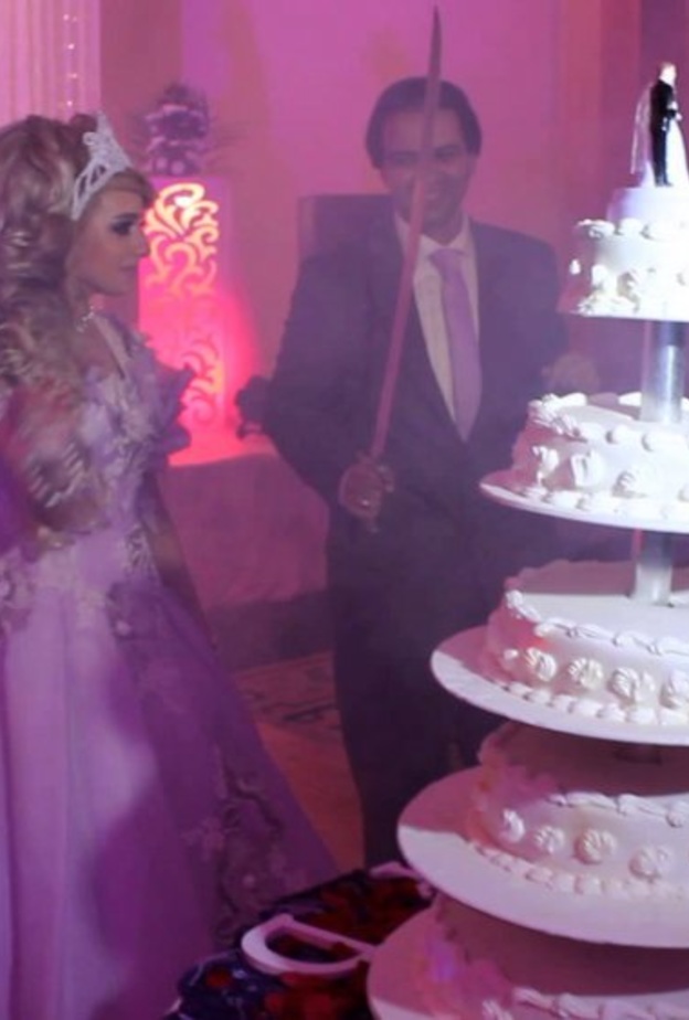 العريس احرج عروسته عند تأدية احد الطقوس التقليدية للزفاف